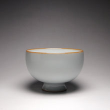 Load image into Gallery viewer, 95ml Moon White Ruyao High Base Teacup 月白汝窑高足杯
