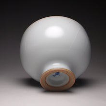 Load image into Gallery viewer, 95ml Moon White Ruyao High Base Teacup 月白汝窑高足杯
