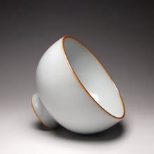 Load image into Gallery viewer, 95ml Moon White Ruyao High Base Teacup 月白汝窑高足杯