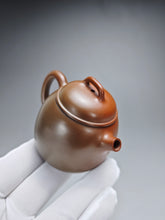 Load image into Gallery viewer, 100ml Egg Nixing Teapot with Yaobian by Li Wenxin 李文新泥兴阴阳蛋壶