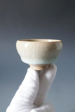 Load image into Gallery viewer, 95ml Ltd. Ed. Shan Kilns Ruyao FangHua Teacup 善窑汝窑芳华杯