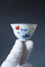 Load image into Gallery viewer, Doucai Butterflies Jingdezhen Porcelain Teacup 斗彩花蝶仿古杯 70ml
