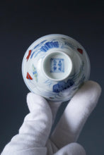 Load image into Gallery viewer, Doucai Butterflies Jingdezhen Porcelain Teacup 斗彩花蝶仿古杯 70ml