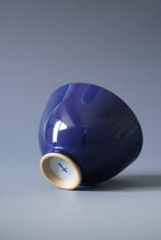 Load image into Gallery viewer, 120ml Jilan Blue Ruyao Chicken Heart Teacup 善窑汝窑霁蓝鸡心杯