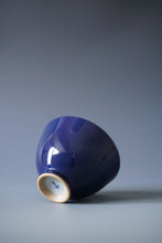 Load image into Gallery viewer, 120ml Jilan Blue Ruyao Chicken Heart Teacup 善窑汝窑霁蓝鸡心杯
