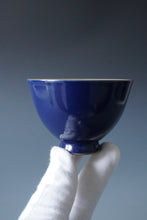 Load image into Gallery viewer, 120ml Jilan Blue Ruyao Chicken Heart Teacup 善窑汝窑霁蓝鸡心杯
