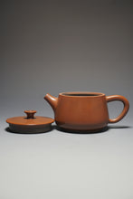 Load image into Gallery viewer, 130ml Brown Bian Hanwa Nixing Teapot by Li Wenxin 李文新坭兴扁汉瓦 (深)