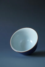 Load image into Gallery viewer, Blue Ruyao Gaiwan by KengKou Studio 坑口烧汝窑霁蓝盖碗