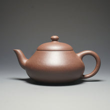 Load image into Gallery viewer, Dicaoqing Pear Yixing Teapot 底槽清梨形壶 150ml