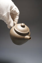 Load image into Gallery viewer, Qingduan Julun Yixing Teapot 青段巨轮珠 150ml