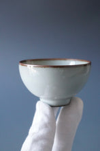 Load image into Gallery viewer, 85ml Moon White Ruyao Teacup by KengKou Studio 坑口烧汝月白品茗杯