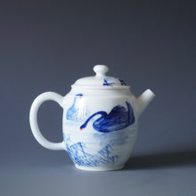 Load image into Gallery viewer, Qinghua Swans Jingdezhen Fine Porcelain Teapot by Master KuangShi 青花匡石手绘天鹅高仕壶 95ml