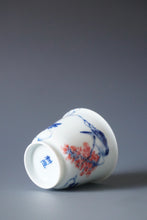 Load image into Gallery viewer, 85ml Qinghua Flower and Bird Jingdezhen Porcelain Teacup by KuangShi 青花匡石手绘花鸟杯