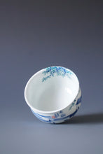 Load image into Gallery viewer, 75ml Qinghua Hometown Jingdezhen Porcelain Teacup by KuangShi 青花匡石手绘故乡杯