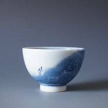Load image into Gallery viewer, 100ml Qinghua Hermit Jingdezhen Porcelain Teacup by KuangShi 青花匡石手绘泼墨隐士杯