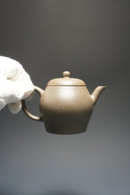 Load image into Gallery viewer, Qingduan Wengxing Yixing Teapot 青段瓮形 160ml