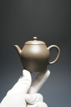 Load image into Gallery viewer, Qingduan Wengxing Yixing Teapot 青段瓮形 160ml