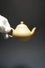 Load image into Gallery viewer, Benshan Lüni Pear Yixing Teapot 本山绿泥梨形壶 140ml
