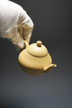 Load image into Gallery viewer, Benshan Lüni Pear Yixing Teapot 本山绿泥梨形壶 140ml