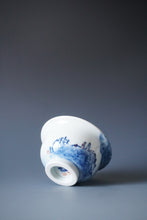 Load image into Gallery viewer, 115ml Qinghua Mountains Jingdezhen Porcelain Teacup by KuangShi 青花匡石匡石手绘泼墨见山杯