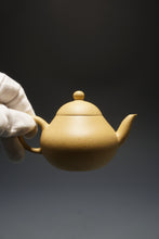 Load image into Gallery viewer, Benshan Lüni Pear Yixing Teapot 本山绿泥梨形壶 140ml