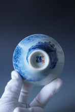 Load image into Gallery viewer, 100ml Qinghua Three People Jingdezhen Porcelain Douli Teacup by KuangShi 青花匡石手绘泼墨三人杯