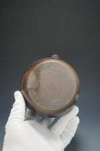 Load image into Gallery viewer, Wood Fired Huanglong Shan Zini Yixing Clay Round Kettle No.1 柴烧夹砂黄龙山紫泥烧水壶 820ml