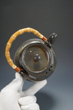 Load image into Gallery viewer, Wood Fired Huanglong Shan Zini Yixing Clay Round Kettle No.2 柴烧夹砂黄龙山紫泥烧水壶 820ml
