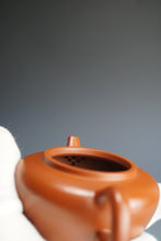 Load image into Gallery viewer, Fully Handmade Zhoupan Teapot by Huang Qiuhui 全手工黄秋慧极品朱泥周盘 110ml