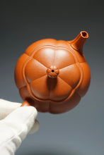 Load image into Gallery viewer, Fully Handmade Hongpilong Jingwen Yanxin Yixing Teapot by Jiang Jianrong 全手工姜建荣红皮龙筋纹言心 210ml