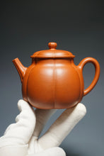 Load image into Gallery viewer, Fully Handmade Hongpilong Jingwen Yanxin Yixing Teapot by Jiang Jianrong 全手工姜建荣红皮龙筋纹言心 210ml