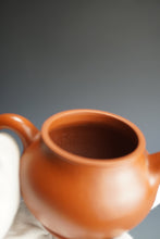Load image into Gallery viewer, Fully Handmade Zhuni Panhu Teapot by Yu Bo 全手工余波制极品朱泥潘壶 120ml