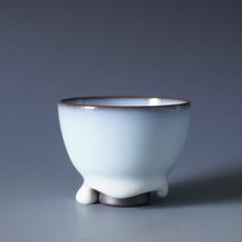 Load image into Gallery viewer, 105ml Dripping Moon White Ruyao Teacup by KengKou Studio 坑口烧汝窑月白流釉杯