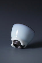 Load image into Gallery viewer, 105ml Dripping Moon White Ruyao Teacup by KengKou Studio 坑口烧汝窑月白流釉杯