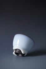 Load image into Gallery viewer, 105ml Dripping Moon White Ruyao Teacup by KengKou Studio 坑口烧汝窑月白流釉杯