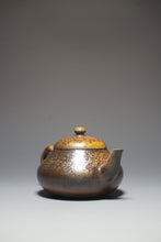 Load image into Gallery viewer, Wood Fired Dicaoqing Short Pear Yixing Teapot 柴烧底槽清梨形 150ml