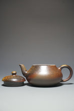 Load image into Gallery viewer, Wood Fired Dicaoqing Short Pear Yixing Teapot 柴烧底槽清梨形 150ml
