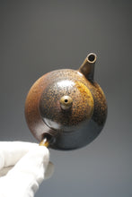 Load image into Gallery viewer, Wood Fired Dicaoqing Short Pear Yixing Teapot 柴烧底槽清梨形 150ml