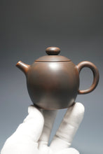 Load image into Gallery viewer, Julunzhu Nixing Teapot by Wu Sheng Sheng 坭兴吴盛胜巨轮珠 155ml