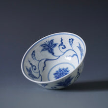 Load image into Gallery viewer, Wood Fired Qinghua Lillies Jingdezhen Porcelain Teacup 柴窑青花百合杯 140ml