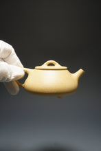 Load image into Gallery viewer, Benshan Lüni Pinggai Shipiao Teapot 本山绿泥平盖石瓢 145ml
