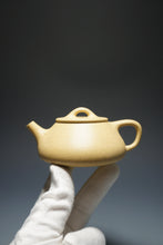 Load image into Gallery viewer, Benshan Lüni Pinggai Shipiao Teapot 本山绿泥平盖石瓢 145ml