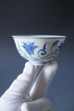 Load image into Gallery viewer, Wood Fired Qinghua Lillies Jingdezhen Porcelain Teacup 柴窑青花百合杯 140ml