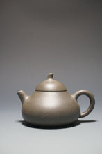 Load image into Gallery viewer, Reduction Fired Huangjin Duan Melon Yixing Teapot 黄金段还原烧匏瓜 140ml