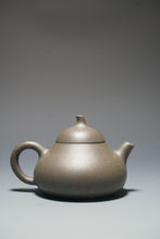 Load image into Gallery viewer, Reduction Fired Huangjin Duan Melon Yixing Teapot 黄金段还原烧匏瓜 140ml