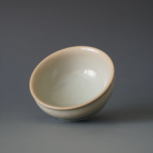 Load image into Gallery viewer, 100ml Ltd. Ed. Ruyao FangHua Beauty’s Shoulder Teacup no.2 芳华汝窑美人肩