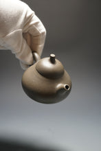 Load image into Gallery viewer, Reduction Fired Huangjin Duan Melon Yixing Teapot 黄金段还原烧匏瓜 140ml