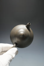 Load image into Gallery viewer, Reduction Fired Huangjin Duan Melon Yixing Teapot 黄金段还原烧匏瓜 140ml