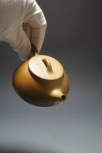 Load image into Gallery viewer, Wood Fired Benshan Lüni Shipiao Yixing Teapot 本山绿泥柴烧石瓢 150ml