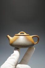 Load image into Gallery viewer, Wood Fired Benshan Lüni Shipiao Yixing Teapot 本山绿泥柴烧石瓢 150ml